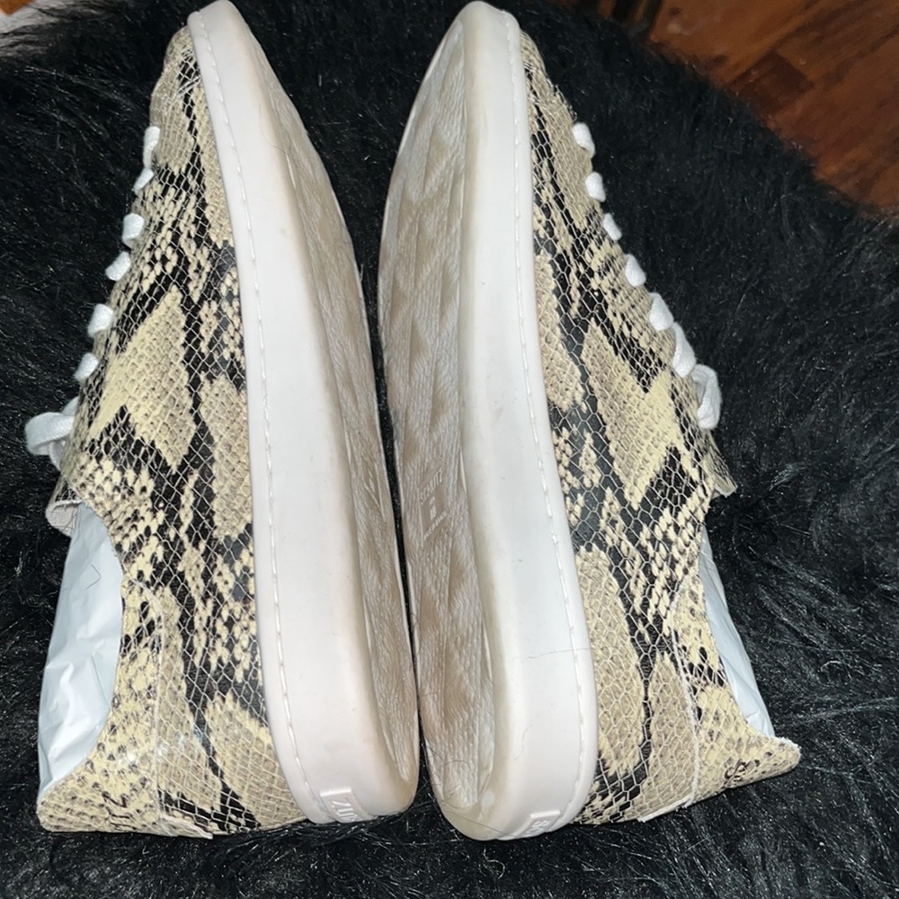 Schutz Leather Sneakers - Picture 5 of 9